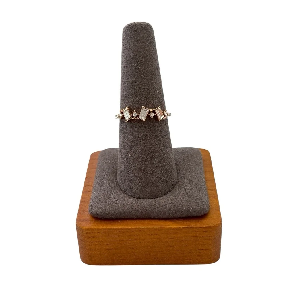 Baguette Band Ring Gold Tone Size 7.25 Icy Clear Rhinestones‎ Dainty Timeless